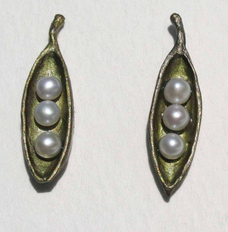 Pea Pod Petite Drop Earring with Pearls